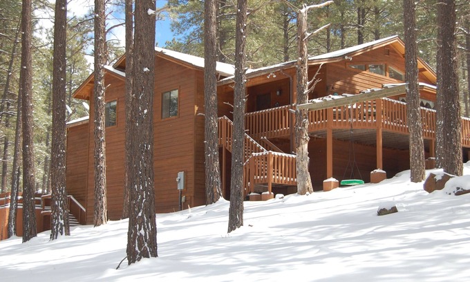 Parks Cabin | Pet-Friendly 4BR Cabin in Flagstaff with Pool & Kitchen