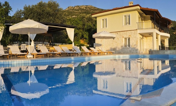 Islamlar Villa | Exclusive Five-Bedroom Villa with Heated Pool & Ocean Views