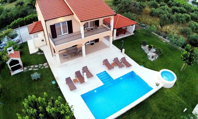 Rudine Villa | Secluded Villa with Pool, Spa, and Garden Retreat