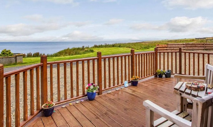 Hunspow Ski Chalet | Luxury Self Catering Lodge with private Hot Tub and Decking. Pet friendly