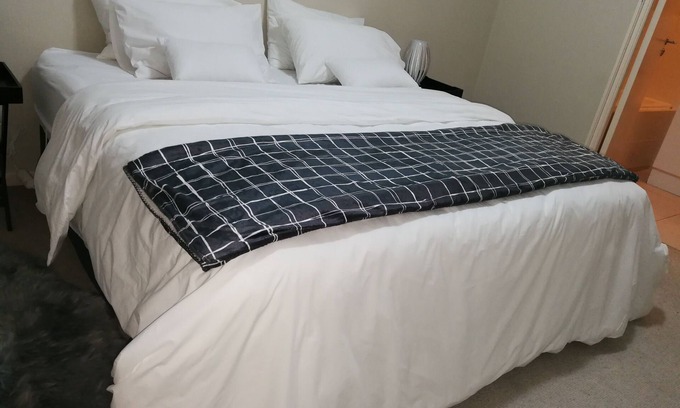 Muizenberg Apartment | Cozy Self-Catering Accommodation with Ocean Views