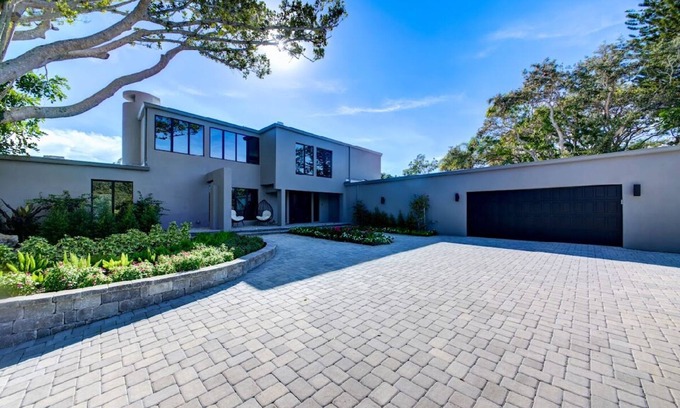 Siesta Key House | Tranquil Siesta Key Wellness Retreat near Beach and Village