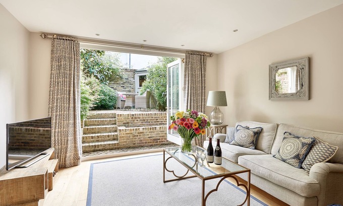 Belgravia House | Premier Sloane Square House with Breakfast & Family Amenities