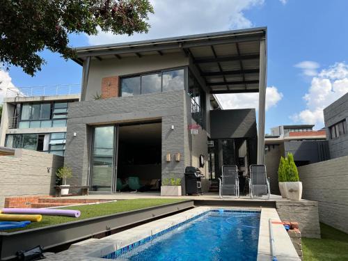 Lynnwood Ridge House | Luxury Smart 3bed Home