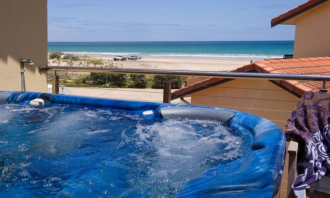 Moana House | Beachfront Moana: Guest Rated 9.8 with Spa & Ocean Views