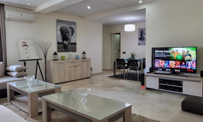 LA GIRONDE Apartment | Stylish Apartment with Ocean Views in Midtown Casablanca
