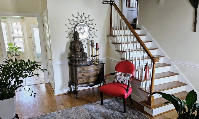 Huntcliff House | Bright Two-Bedroom Retreat with Fast Wi-Fi and Kitchen