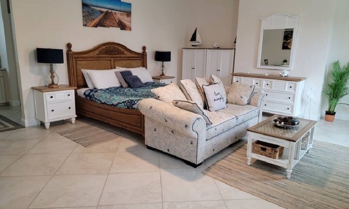 Bliss Estates Cottage | Pet-Friendly Cottage with Pool & King Size Bed - 10/10 Rated
