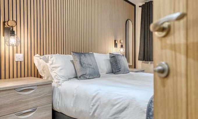 Priors Marston Apartment | Top-Rated Stockton Studio Rooms with Free WiFi & Parking