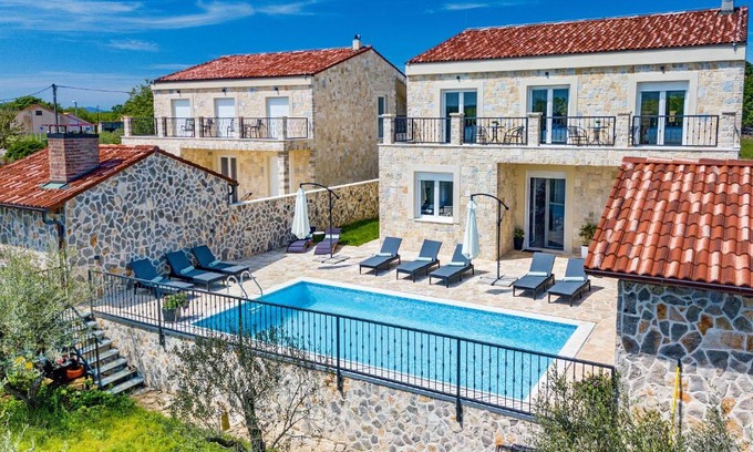 Brisevo Villa | Elegant Villa with Pool and Ocean View - Briševo