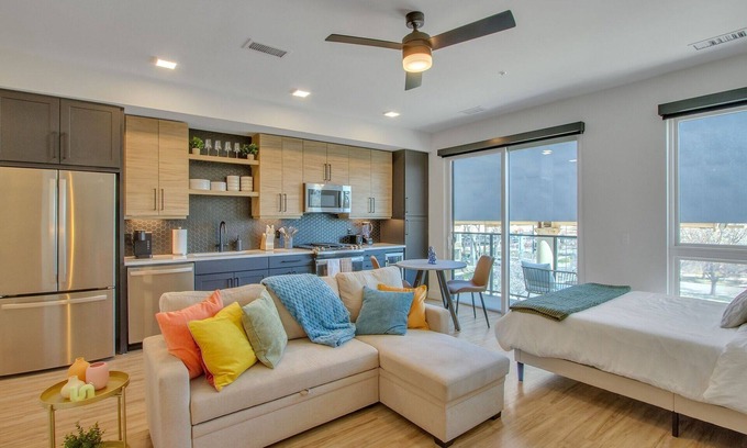 Uptown Apartment | Stylish Studio with Gym, Spa and In-Unit Amenities