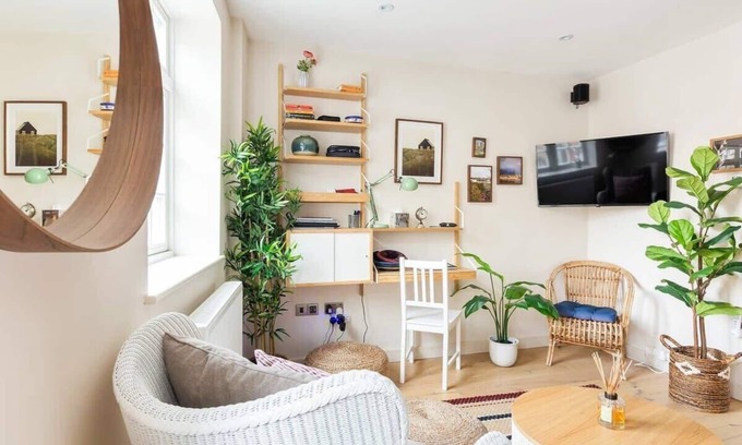 South Richmond Apartment | Elegant Studio Retreat in the Heart of Richmond