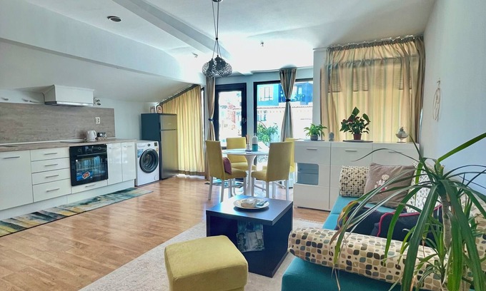 Burgas Apartment | Central Zone Oceanfront Studio with Spa and Breakfast