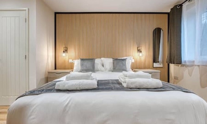 Priors Marston Apartment | Pet-Friendly Studio Room in Stockton with Free Wifi