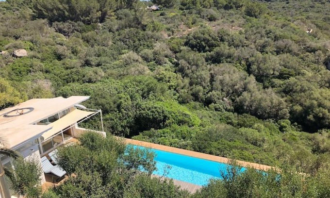 Binisafua Apartment | Indulge in a Private Pool Studio with Oceanfront Views