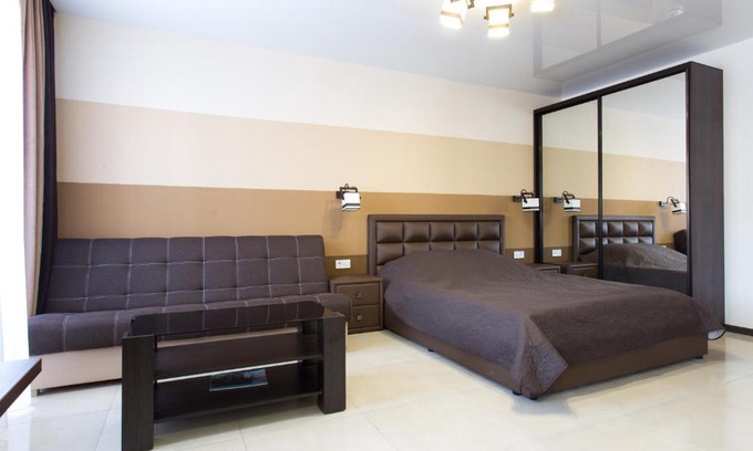Dzerzhyns'kyi District Apartment | Elegant Studios on Nauki Avenue with Hot Tub & Family Amenities