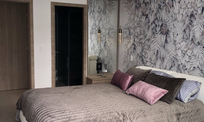 La Carolina Apartment | Elegant Suite on the 16th Floor with Pool Access in Quito