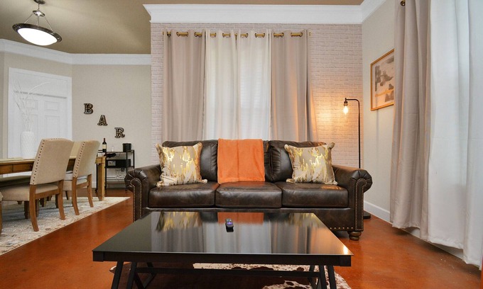 Washington Ave./ Memorial Park Apartment | Elegant Suite with Two Pools, Gym and Spa Access