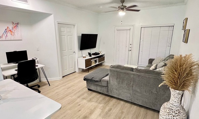 Dallas Apartment | Elegant Suite Near The Dallas Galleria with Breakfast Included
