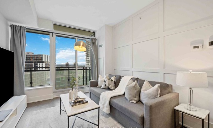 Markham Condo | Luxury Suite in DT Markham Core w/Parking. Amenities. Close to restaurants&malls