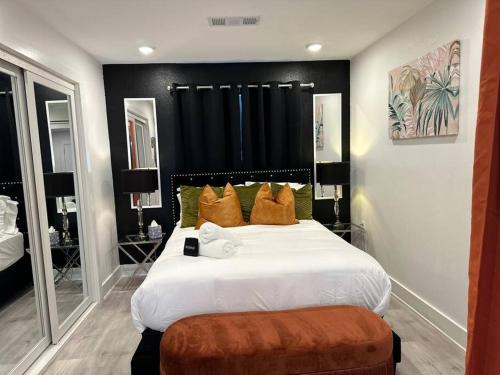 Old East Dallas Apartment | Pet-Friendly Suite in DTW with Free Parking Access
