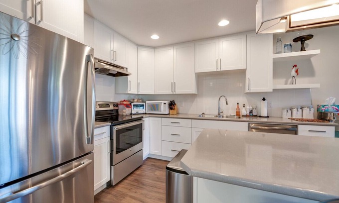 Southwest Edmonton House | Prime Suite Near U of A & Top Hospitals with Kitchen