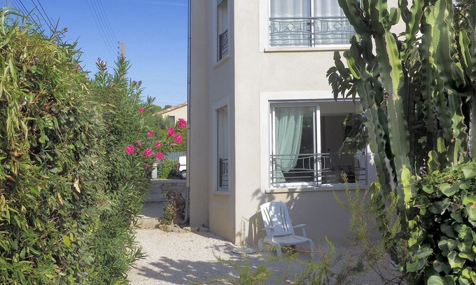 Sanary-sur-Mer Apartment | Luxury T3 with Ocean View & Hot Tub Near the Port