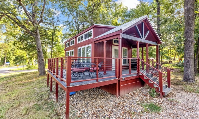 Mineola House | Idyllic Tiny Home with Private Beach and Lake Access