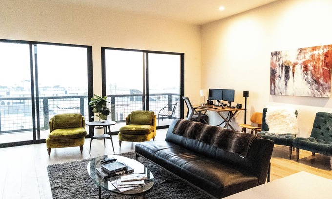 Cow Hollow Apartment | Top Floor Apartment with Ocean Views & Kid-Friendly Amenities