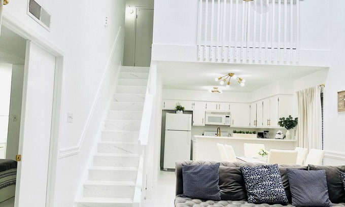 Sugar Land Condo | Inviting 3-Bedroom Home with Pool Access & Pet-Friendly