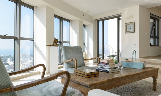 Tel Aviv City Center Apartment | Elegant High-Floor 2 Bedroom with Oceanfront Amenities
