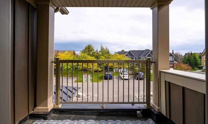 The Blue Mountains House | Elegant Townhome with Pool & Shuttle to Blue Mountain