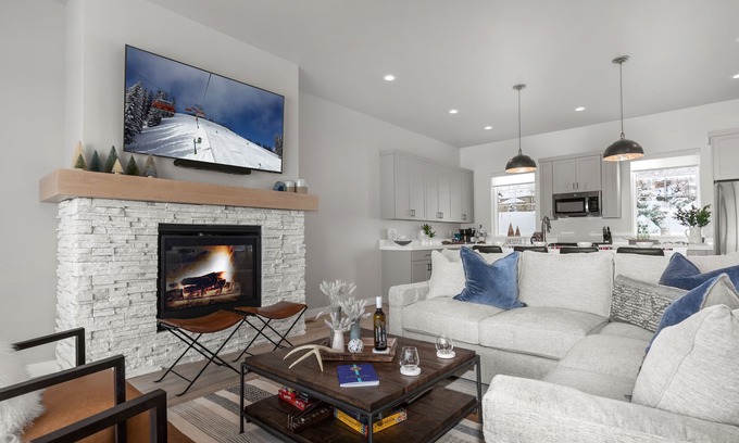 Deer Mountain House | Luxury Townhome in Great Location, Hot Tub +Patio, Gourmet Kitchen, Almost Heaven!