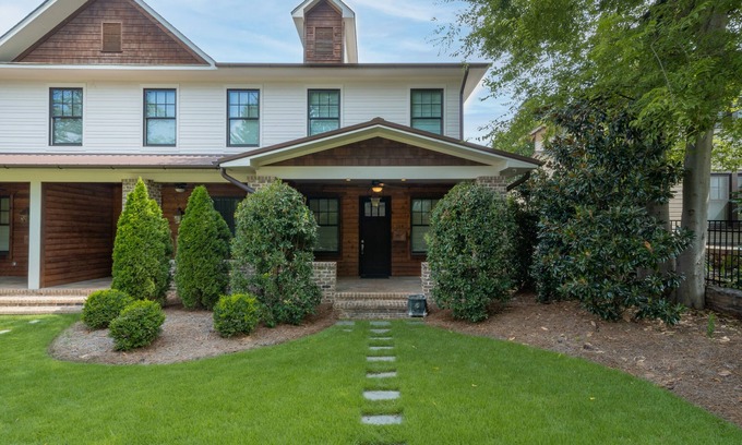 Five Points South House | Prime Townhome Stay with Family-Friendly Amenities