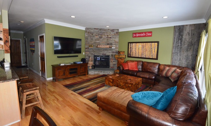 Lincoln House | Prime Loon Mountain Townhouse with Pool & Spa for 10+