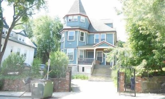 Roxbury House | Elegant Townhouse Near Fenway with Ocean Views & Spa