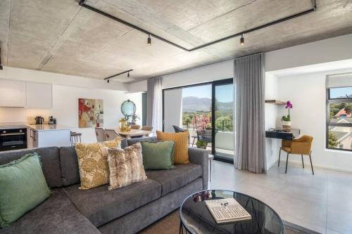 Wynberg Apartment | Elegant Getaway at Alphen Glen Constantia - Rated 10/10
