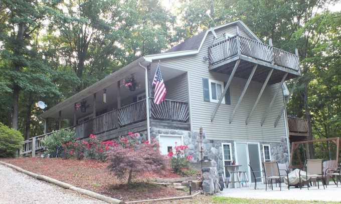 Peebles House | Enchanting Private Home with 8 Acres, Pet-Friendly Amenities