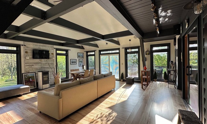 Culver Cabin | Exclusive Cabin Getaway in the Woods with Spa & Hot Tub