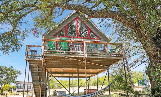 Dripping Springs Cabin | Delightful Arbor House of Dripping Springs - Finch House Stay