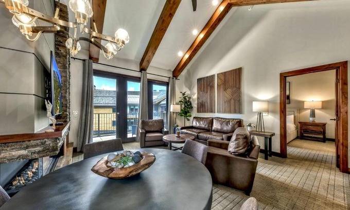 Lakeside Park Apartment | Elegant Two Bedroom Residence Near Heavenly Village