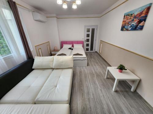 Pravets Apartment | Elegant Two Bedroom Crown Apartment - Rated 9.8/10!