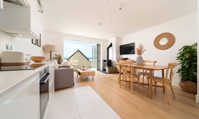 Lynmouth Apartment | Luxury, two bedroom, pet friendly sea view apartment in Lynmouth, North Devon