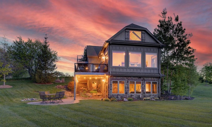 Elkhorn House | Scenic Vacation Home with Pool and Breathtaking Lake Views