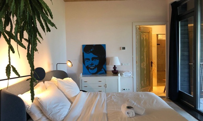 Lioessens Apartment | Elegant Studio Retreat by the Wadden Sea with Private Sauna
