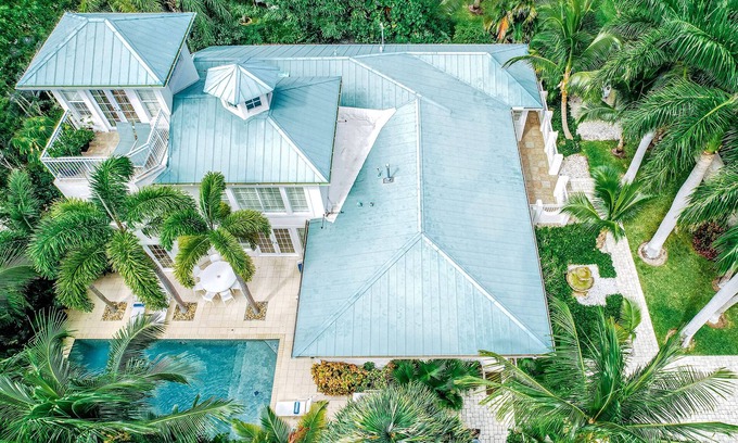 Southside House | Experience Five-Star Requited Bliss Near Beaches & More