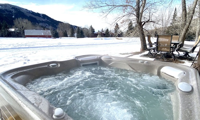 Eagle-Vail House | Premier Beaver Creek Vail Ski Home with Hot Tub & Golf Views