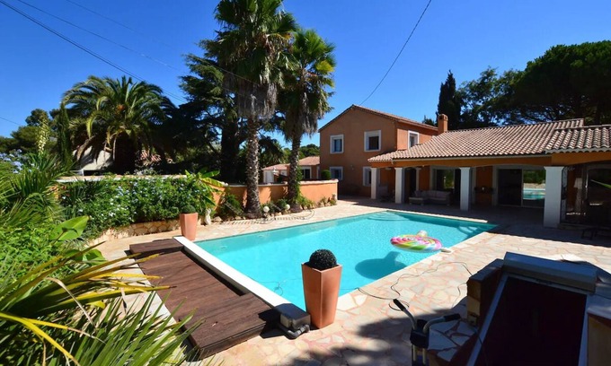 Six-Fours-les-Plages Villa | Luxury Villa in Provence
