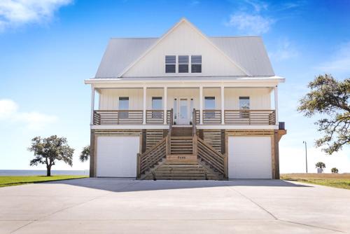 Gulfport House | Luxury Views, Heated Pool, Spa, and Golf Green