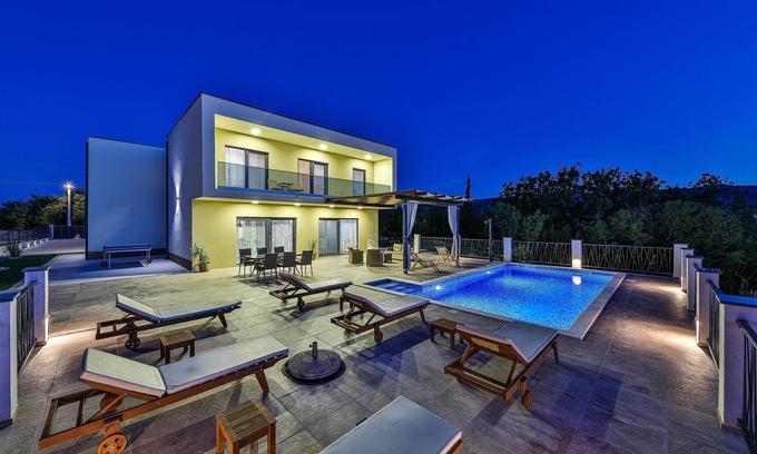 Primorski Dolac House | Elegant Vila Elena with Private Pool and Ocean Views